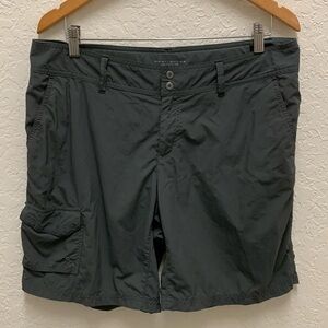 Columbia Women's Sz 12 Shorts Hiking Outdoor Omni Shade Quick Dry New